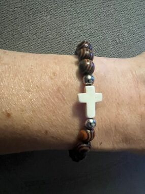 White Cross Beaded Stretch Bracelet - Women